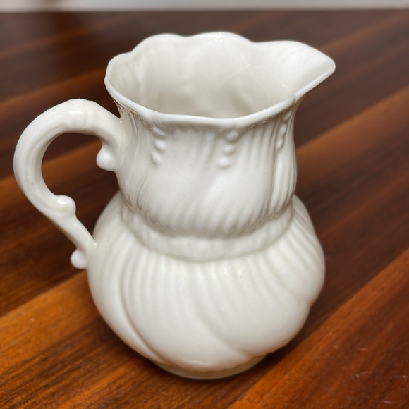 Belleek Irish vase - Picture 3 of 5